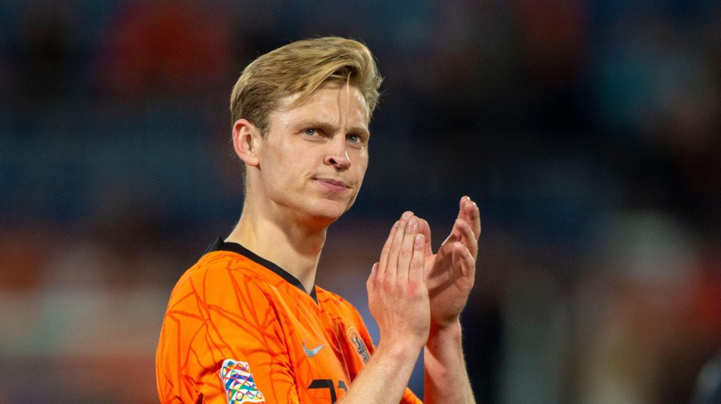 Frenkie de Jong admits he is "flattered" by Manchester United interest