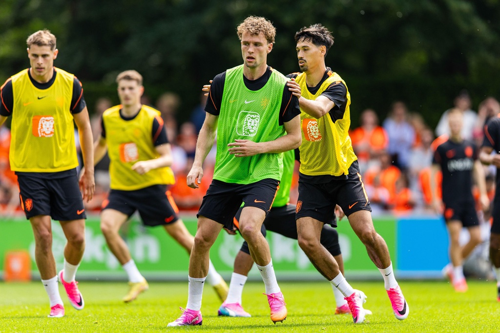 Vermoedelijke opstelling Oranje vanavond: Wieffer vervangt Dumfries tegen Algerije