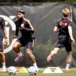 Oranje oefent vanavond tweemaal tegen Oezbekistan: de slimme aanpak van Koeman