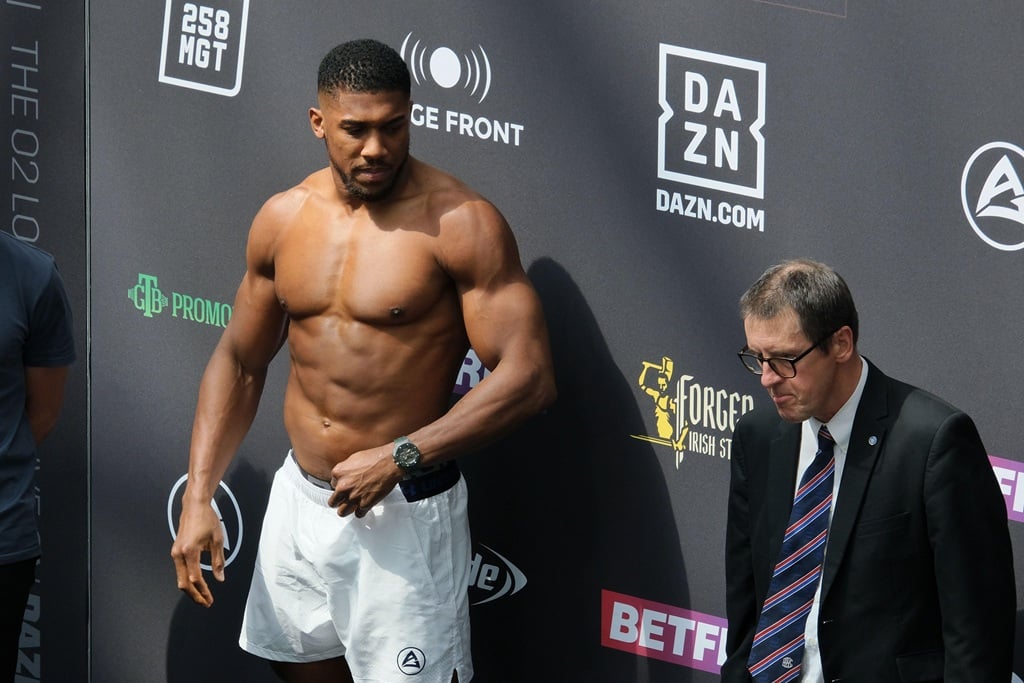 Anthony Joshua vs Kristian Prenga waar te zien? Alle opties waar en hoe je kunt kijken op een rij.