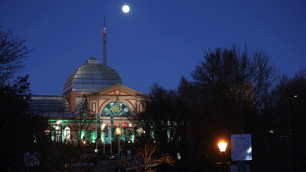 Het podium in Londen - het WK Darts verhuisd binnen Alexandra Palace