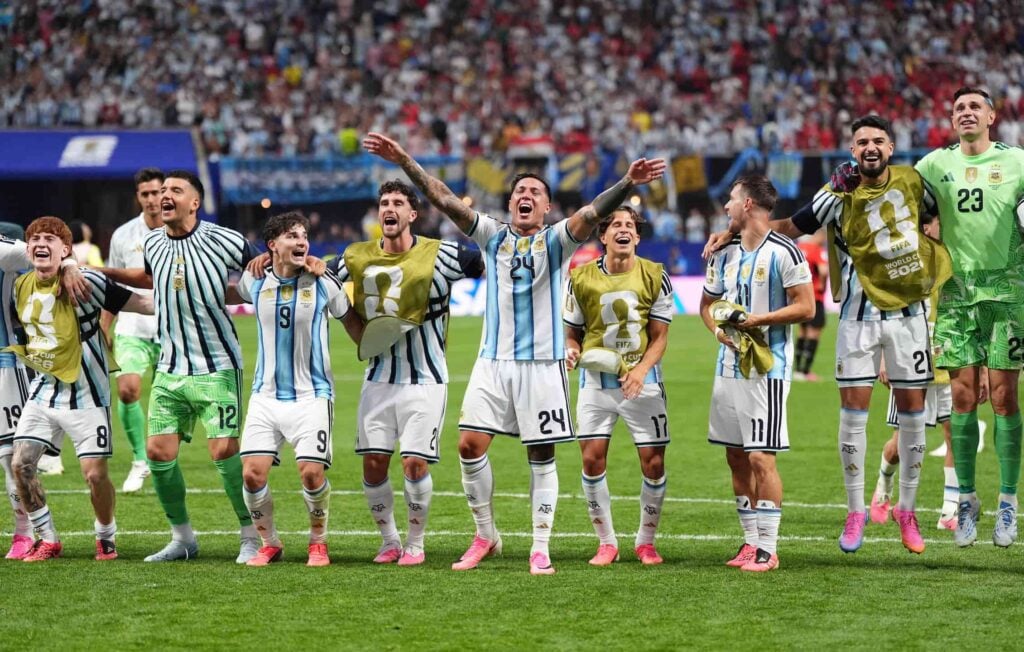 Argentina players celebrate on the pitch after beating Egypt to reach the World Cup 2026 quarter-finals.