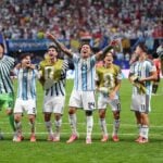 Argentina players celebrate on the pitch after beating Egypt to reach the World Cup 2026 quarter-finals.