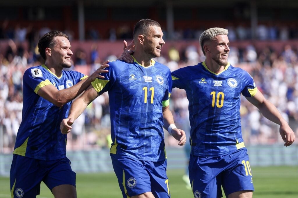 La selección de Bosnia antes de un partido oficial