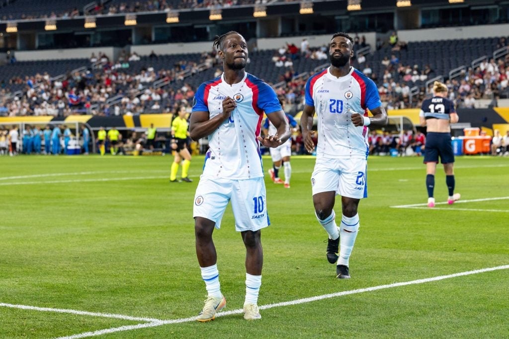 La selección de Haití antes de un partido oficial