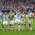 Argentina players celebrate on the pitch after beating Egypt to reach the World Cup 2026 quarter-finals.