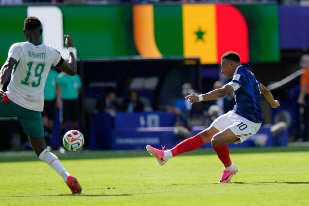 Kylian Mbappé comemora gol pela França contra Senegal na Copa do Mundo 2026