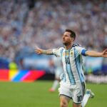 Lionel Messi comemora na vitória da Argentina por 3 a 0 sobre a Argélia na Copa do Mundo 2026