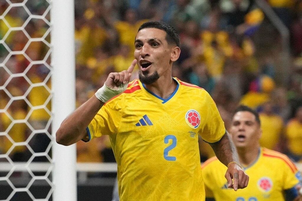 Daniel Muñoz pela Colômbia nos 16 avos de final da Copa do Mundo 2026